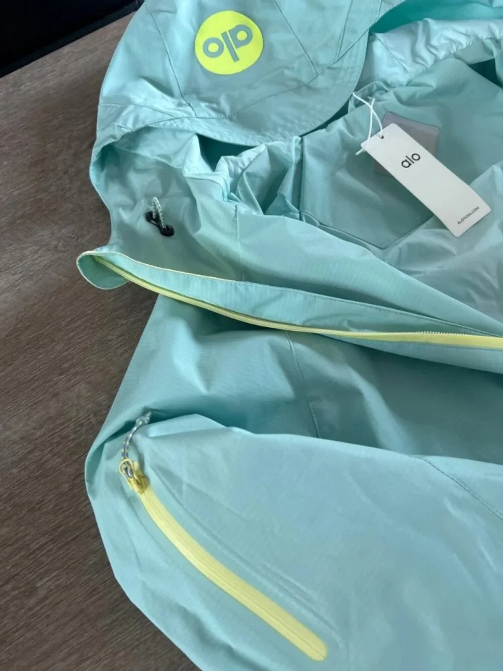 ALO Yoga Airwave Windbreaker Jacket Mint/Yellow Size S
